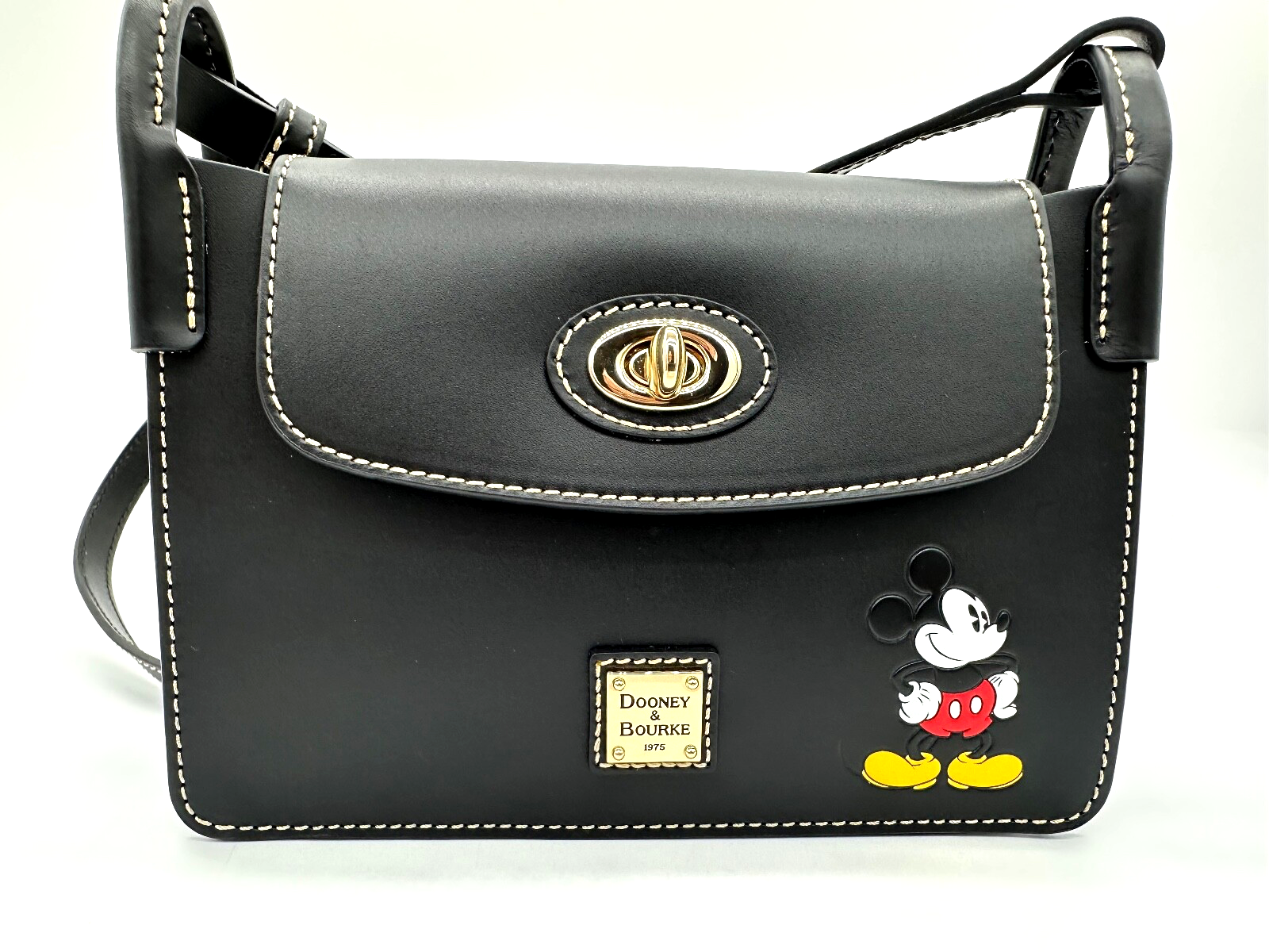 【Dooney＆Bourke】ミッキーマウス クロスボディバッグ ブラック Disney's New Dooney & Bourke Bag Shows Off Mickey's Classy