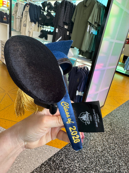 Disney Parks Class Of 2026 Minnie Graduation Mortarboard Tassel Cap Ears Headband NWT